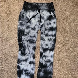LULULEMON SWEATPANTS/ JOGGERS SIZE 4